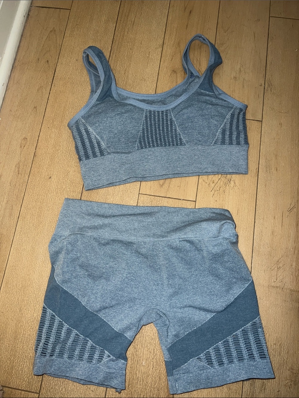 Seamless Two-Piece Active Crop Top & Bike Shorts Set - Grey